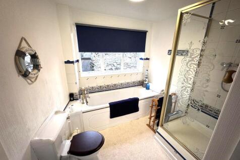 Bathroom.JPG