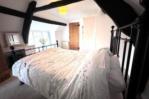 Bedroom 1 (1).JPG