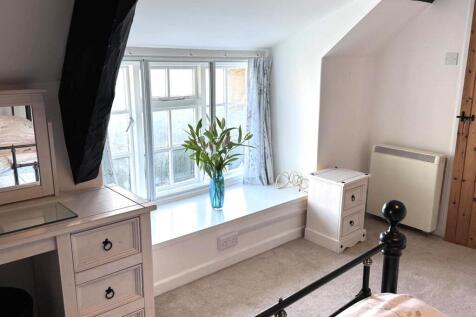 Bedroom 1 (2).JPG