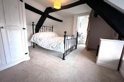 Bedroom 1 (3).JPG