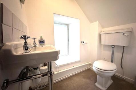 en-suite toilet.JPG