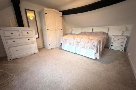 Bedroom 2 (2).JPG