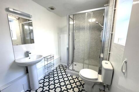 Bathroom (3).JPG