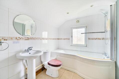 Bathroom (Large).jpg