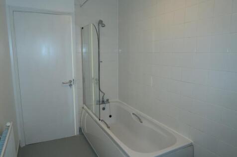 P003712 Bathroom V1.JPG