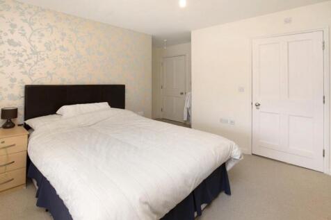 Bedroom v1 (Large).jpg