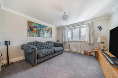 Snug/Dining Room