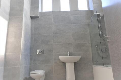 upstairs Bathroom/en