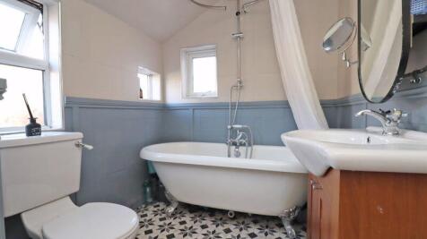 GROUND FLOOR BATHROOM