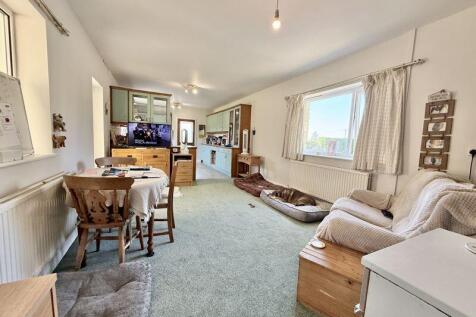 LOUNGE/KITCHEN