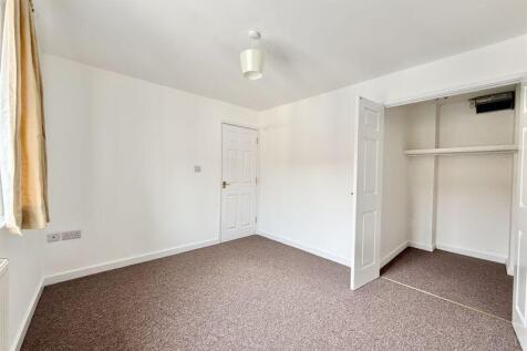 MAIN BEDRROM/WALK IN WARDROBE