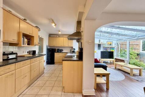 KITCHEN/LIVING SPACE