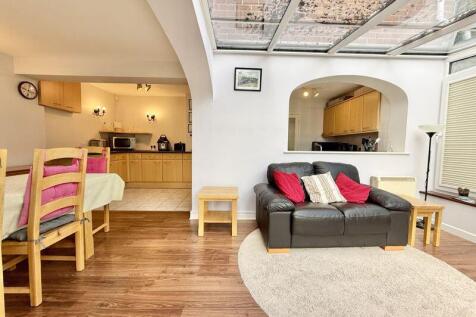 KITCHEN/LIVING SPACE