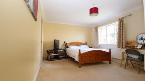 MAIN BEDROOM