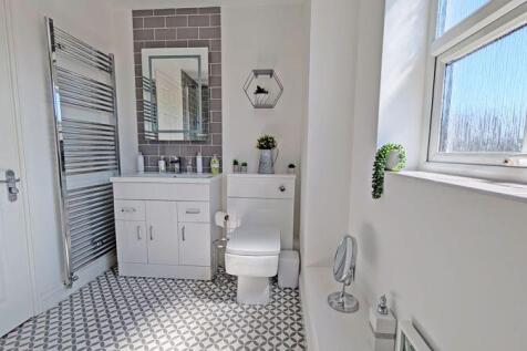 MAIN BATHROOM