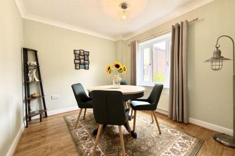 DINING ROOM / BEDROOM 4