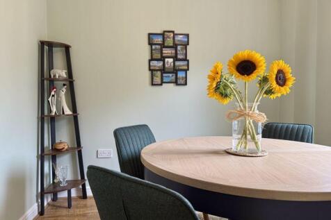 DINING ROOM / BEDROOM 4
