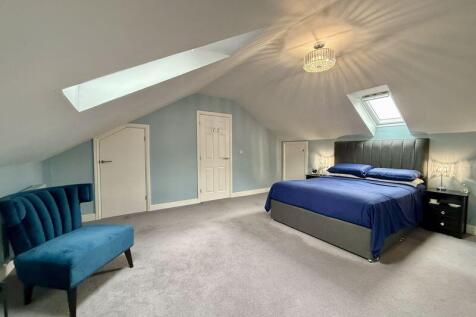 MAIN BEDROOM