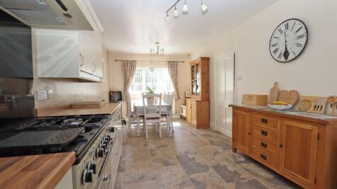 KITCHEN DINING AREA