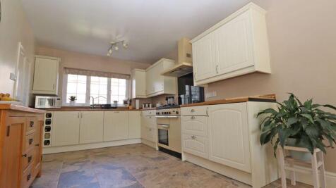 KITCHEN DINING AREA