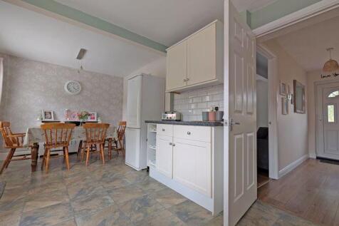 KITCHEN DINING AREA