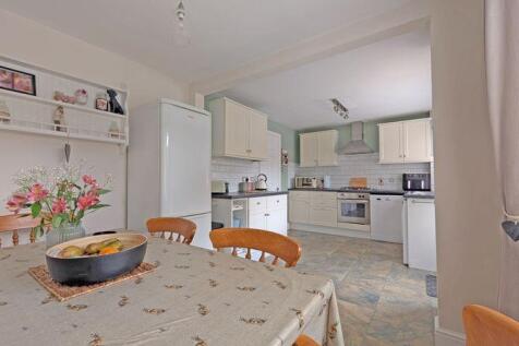 KITCHEN DINING AREA