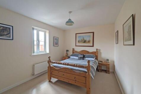 MAIN BEDROOM