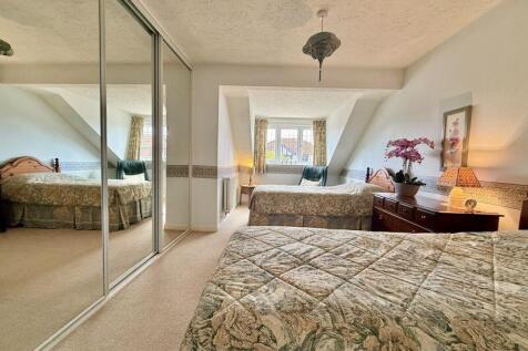 MAIN BEDROOM