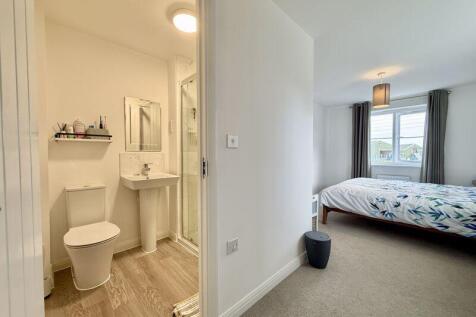 MAIN BEDROOM/ENSUITE