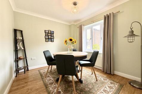 Dining room/fourth bedroom