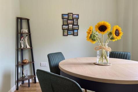 Dining room/fourth bedroom