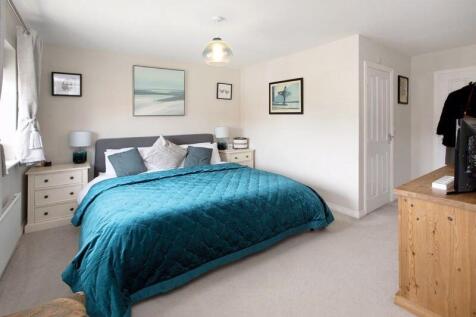 MAIN BED ROOM