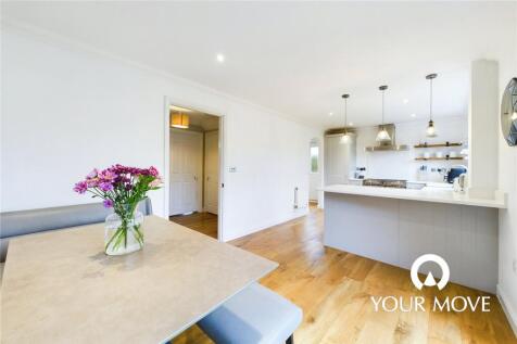 Kitchen / Dining Roo