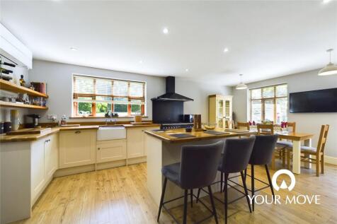 Kitchen / Dining Roo