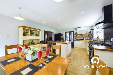 Kitchen / Dining Roo