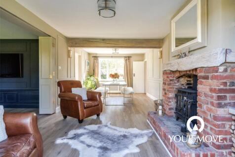 Sitting / Dining Roo