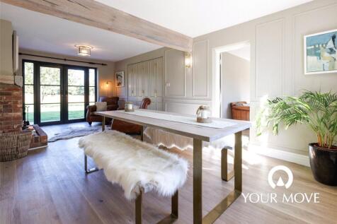 Sitting / Dining Roo