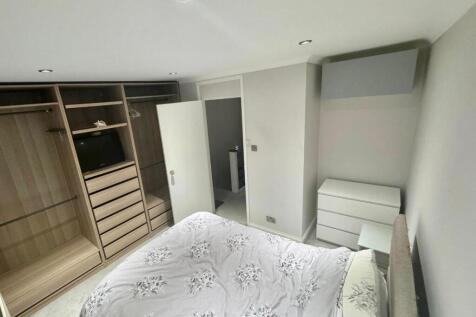 MASTER BEDROOM.jpeg