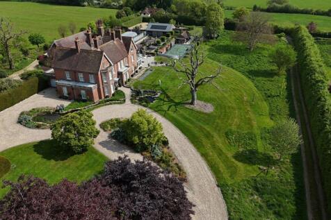 8 Bedroom house for rent