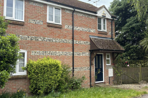 3 bedroom Semi Detached for rent