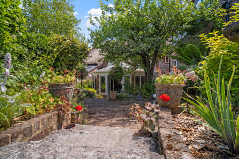 3 Bedroom Thatched Cottage