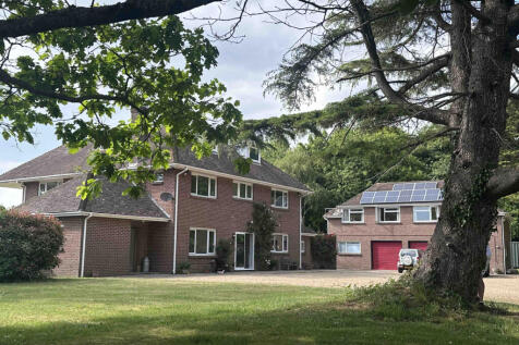 5 bedroom Farmhouse with additional 2 bedroom ann