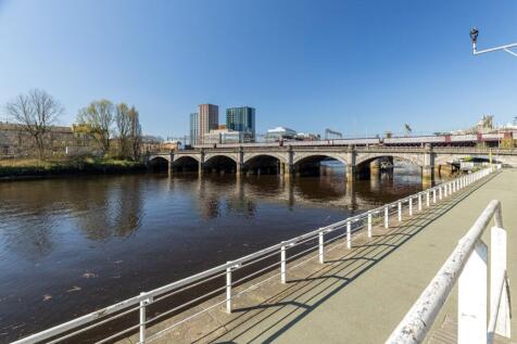 Clyde Walkway Nearby