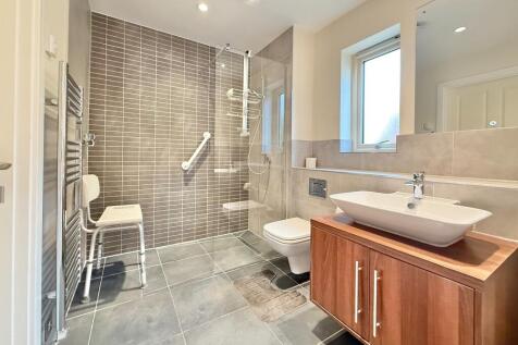 Jack n Jill Shower Room