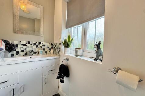 First Floor Cloak Room