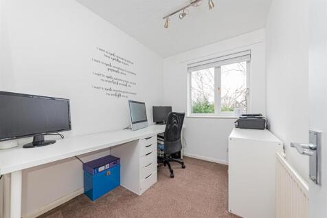 48 Larch Way (6).jpg