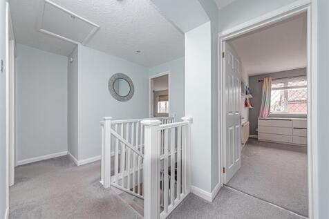 48 Larch Way (14).jpg