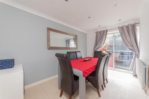 48 Larch Way (15).jpg