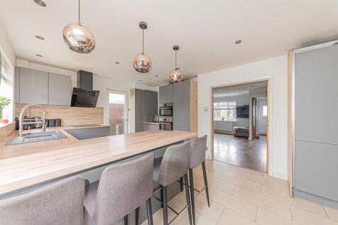 48 Larch Way (20).jpg