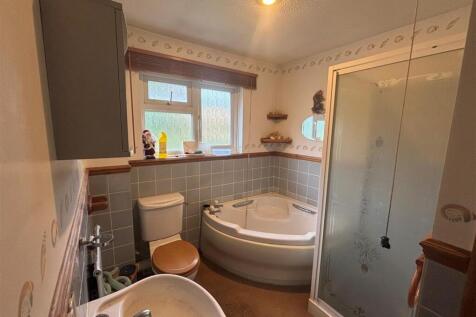 Bathroom.jpg